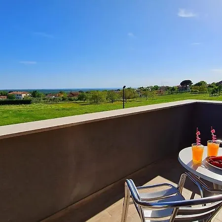 Vikendica New Luxury-4 Bedroom House With Private Pool