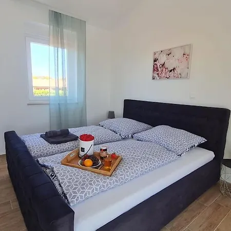 New Luxury-4 Bedroom House With Private Pool Vikendica *